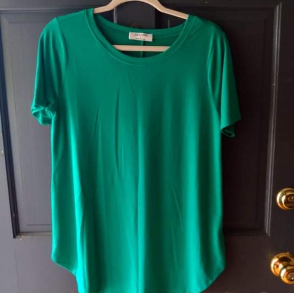 New Zenana Outfitters Large Top